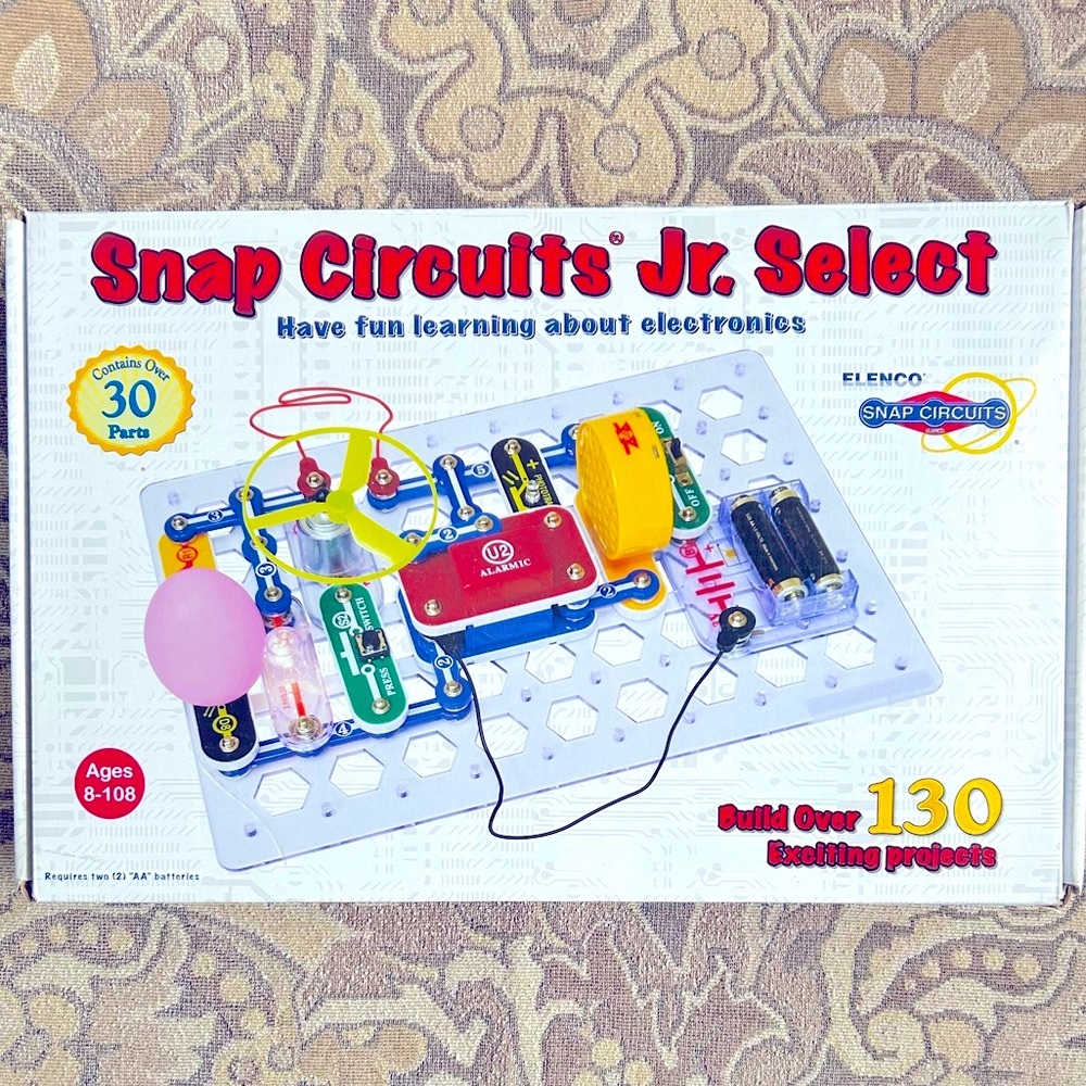 Snap Circuits Jr. Selects Electronics Kit with Over 130 Projects To Do.